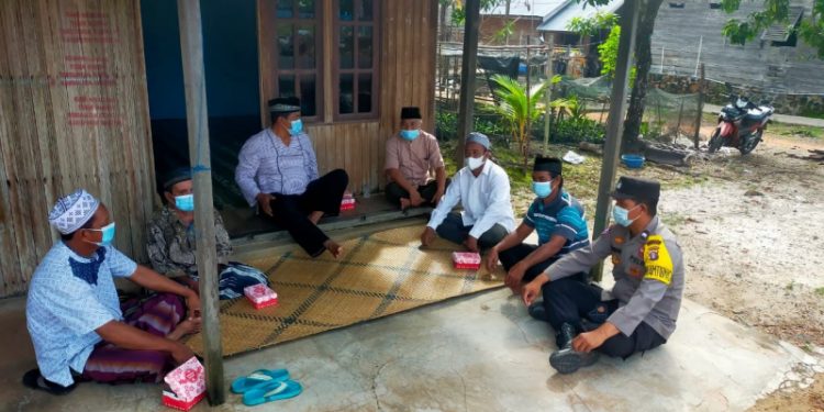 Sosialisasikan Pungli, Polsek Danau Sembuluh Kunjungi Warga