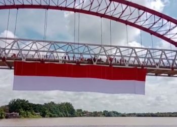 Merdeka, Tim ERP Kibarkan Bendera Merah Putih Raksasa