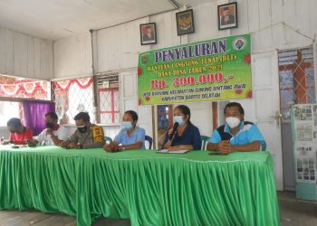 Pemdes Baruang Salurkan BLT