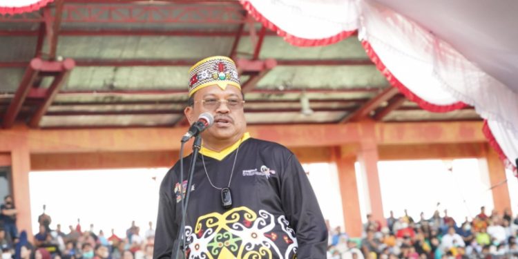 Sekda Kalteng H. Nuryakin Apresiasi Pemkab Murung Raya Raih Rekor MURI Pagelaran Kongkurung Peserta Terbanyak