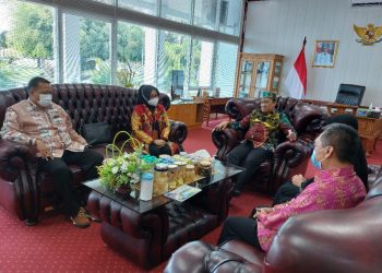 Wagub Kalteng Serahkan Klaim BP-JAMSOSTEK Sebesar Rp1.064.335.170,00
