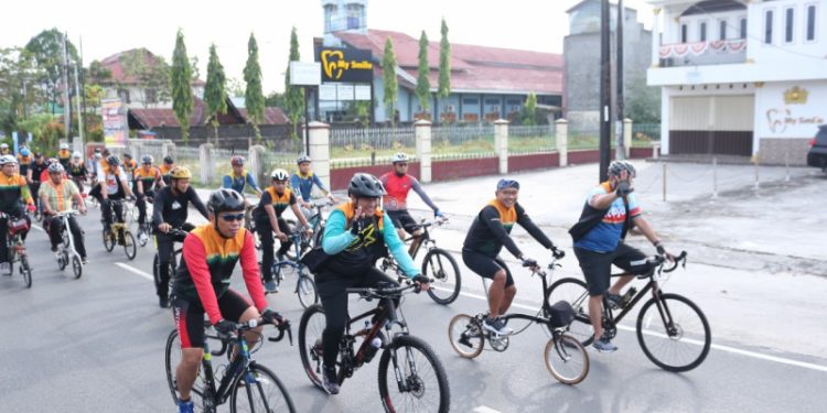 Wagub H.Edy Pratowo Gowes Bersama dan Launching Rompi Kolaborasi Komunitas HASI dan Bank Kalteng