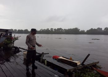 Musim Penghujan, Polsek Seruyan Hilir Cek dan Monitor Debit Sungai Seruyan