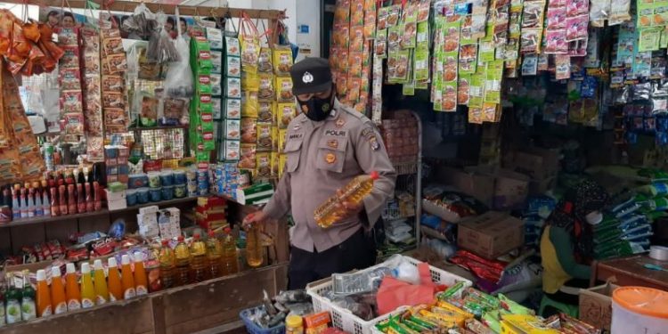 Personil Polsek Seruyan Hilir Terus Pantau Ketersediaan Migor