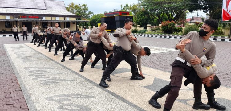 Asah Kemampuan, Sat Samapta Polres Seruyan Gelar Latihan Beladiri