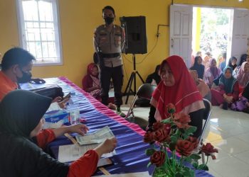 Pastikan Aman!! Pembagian BLT BBM Dikawal Polsek Seruyan Tengah