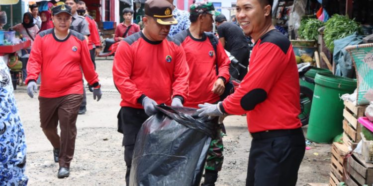 Wakapolres Seruyan Berpartisipasi Dalam Hari Bersih Bersih Sedunia