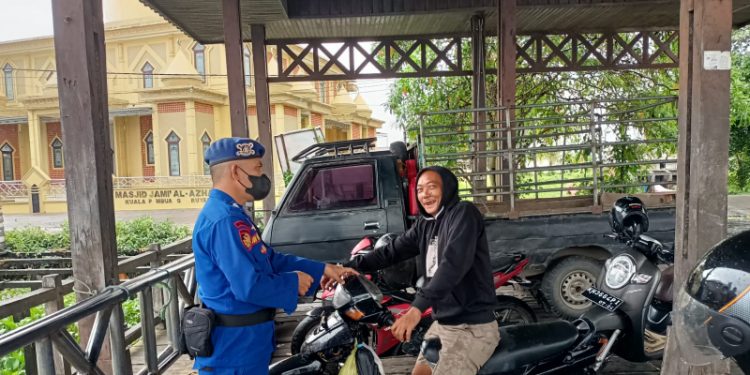 Satpolairud Polres Seruyan Himbau Masyarakat Taati Prokes Covid-19