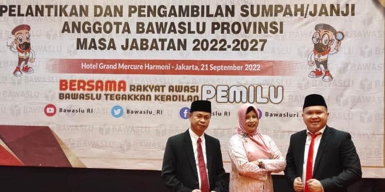Ketua Bawaslu Lantik Tiga Komisioner Bawaslu Kalteng Periode 2022-2027