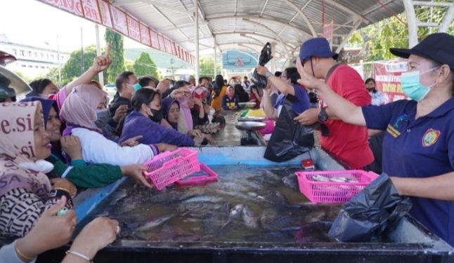Ketersediaan Ikan Segar di Pasar Penyeimbang Palangka Raya Diminati Warga