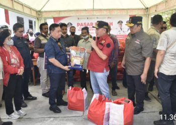 Bantu Kebutuhan Pokok Masyarakat, Pemprov Kalteng Gelar Pasar Murah dan Penyeimbang di Sampit