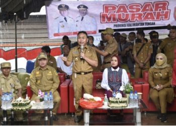 Buka Pasar Murah di Kantor Desa Rungau, Gubernur Gratiskan 200 Paket Sembako