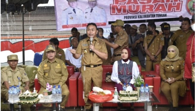 Buka Pasar Murah di Kantor Desa Rungau, Gubernur Gratiskan 200 Paket Sembako