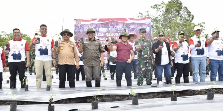 Atasi Laju Inflasi, Gubernur Sugianto Sabran Pimpin Gerakan Tanam Bawang Merah dan Cabai