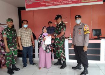 Polisi dan TNI Kawal Pembagian BLT ke Warga yang Terdampak Kenaikan Harga BBM