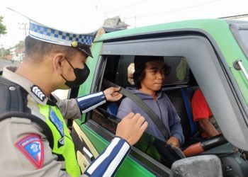Selama Operasi Zebra Telabang, Satlantas Tegur Pengendara Tak Gunakan Helm