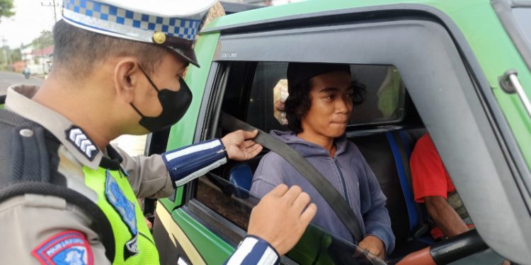 Selama Operasi Zebra Telabang, Satlantas Tegur Pengendara Tak Gunakan Helm