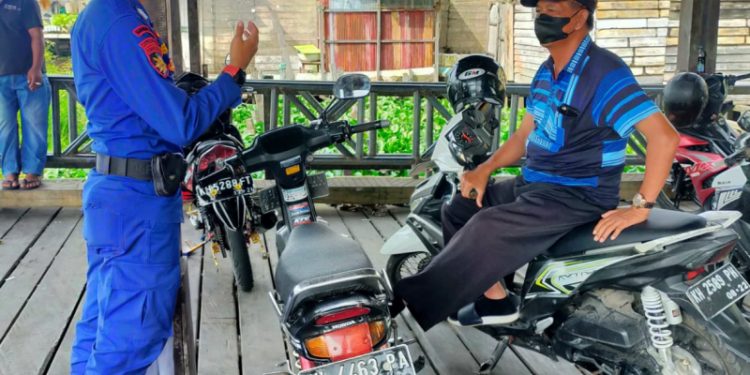 Satpolairud Polres Seruyan Himbau Masyarakat Taati Prokes Covid-19