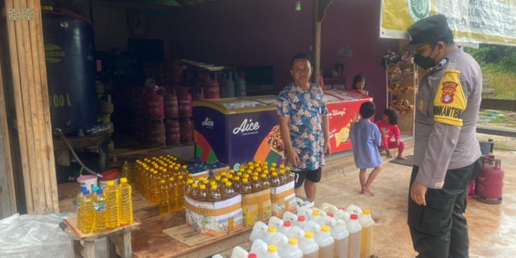Polsek Danau Sembuluh ke Pertokoan Pantau Harga Minyak