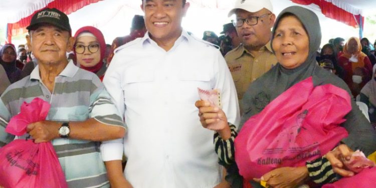 Sugianto Buka Pasar Penyeimbang di Jabiren, Edy Pratowo di Stadion H.M. Sanusi Pulpis