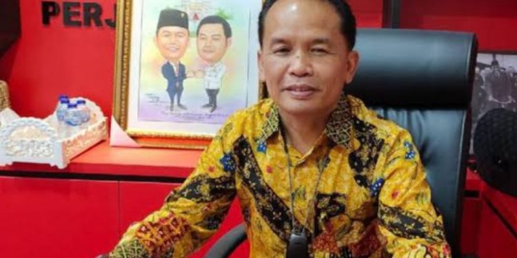 Anggota DPR RI H Agustiar Sabran Bersama Ormas Dirikan Dapur Umum Bantu Korban Banjir