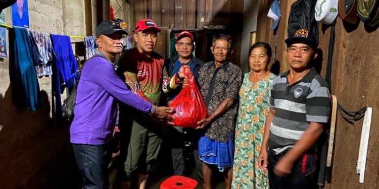 Gubernur dan Anggota DPR RI Agustiar Sabran, Salurkan Bantuan untuk Warga Terdampak Banjir di Kecamatan Mentaya Hulu, Kotim