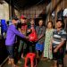 Gubernur dan Anggota DPR RI Agustiar Sabran, Salurkan Bantuan untuk Warga Terdampak Banjir di Kecamatan Mentaya Hulu, Kotim
