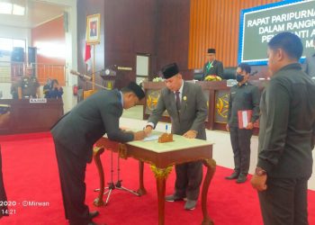 Liangsoi Resmi Menjadi Pengganti Antar Waktu Anggota DPRD Mura Sisa Masa Jabatan Tahun 2019-2024.