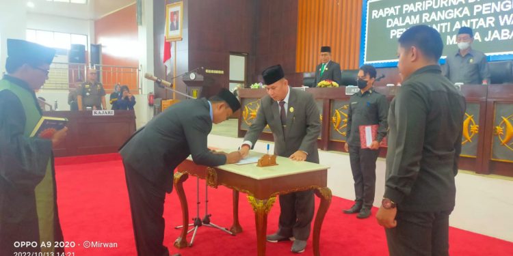 Liangsoi Resmi Menjadi Pengganti Antar Waktu Anggota DPRD Mura Sisa Masa Jabatan Tahun 2019-2024.