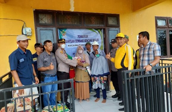 Ratusan Paket Sembako Disalurkan ke Posko Banjir Tapin Bini
