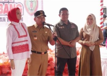 Gubernur dan Anggota DPR RI Agustiar Sabran Subsidi Penuh 10 Ribu Paket Sembako Pasar Penyeimbang di Kapuas
