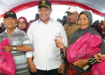 Berbagi Tugas dalam Harmoni, Gubernur Sugianto Buka Pasar Penyeimbang di Jabiren, Wagub Edy di Stadion HM. Sanusi Kab. Pulpis