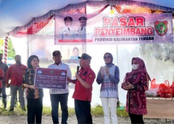 Gubernur Kalteng Serahkan BLT BBM Bantu Nelayan dan Pelaku Usaha Perikanan Pulang Pisau