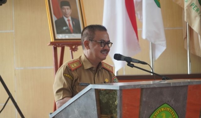 Sahli Herson B. Aden Hadiri Pelantikan dan Pengambilan Sumpah Dokter Fakultas Kedokteran UPR