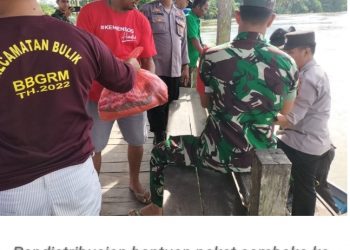 Masyarakat Terdampak Banjir Antusias Terima Bantuan Paket Sembako Gubernur Kalteng