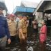 Susuri Pemukiman Terdampak Banjir di Mendawai Kobar, Gubernur Sugianto Distribusi Langsung Bantuan