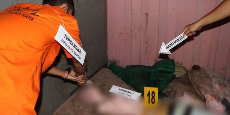 Rekonstruksi Pembunuhan Pasutri Diperagakan Pelaku Fajri