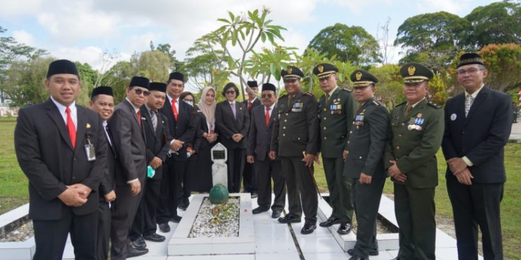 Peringati Hari Pahlawan, Sekda Nuryakin Ikuti Upacara Ziarah dan Tabur Bunga
