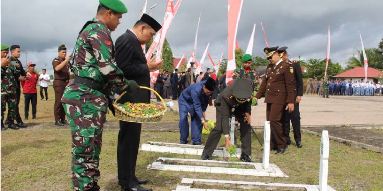 Hari Pahlawan, Pemkab Barito Selatan Gelar Upacara Ziarah dan Tabur Bunga
