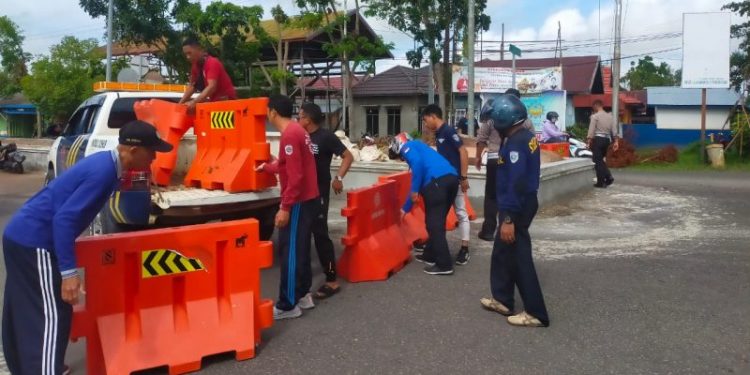 Dukung Roadrace, Satlantas Polres Seruyan-Dishub Lakukan Rekayasa Lalu-Lintas