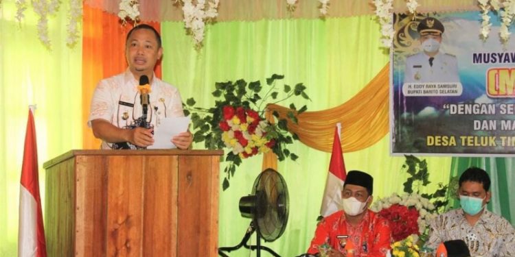 Bupati Barsel Apresiasi Kemajuan Desa Teluk Timbau