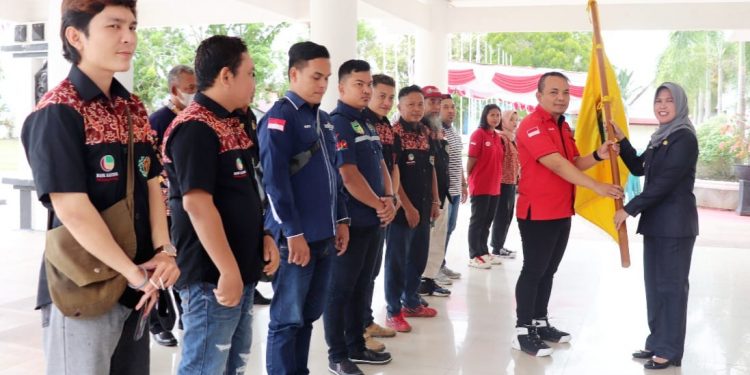 Pj Bupati Lisda Arriyana Melepas Kontingen Porwanas PWI Kabupaten Barsel