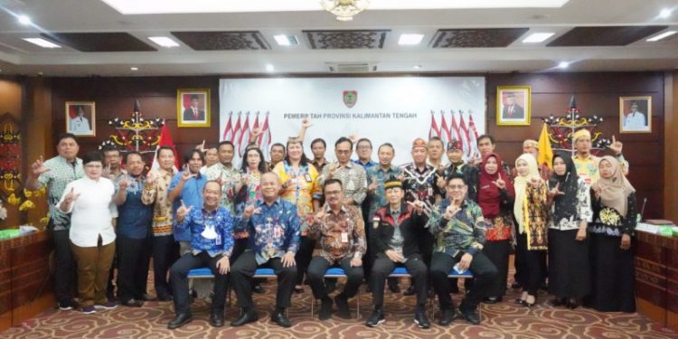 Herson B. Aden Buka Rakor Sosialisasi dan Evaluasi P{anitia Masyarakat Hukum Adat Prov. Kalteng