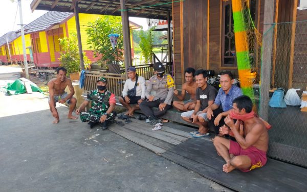 Perkuat Sinergi, Bhabinkamtibmas Sambang Desa Bersama Babinsa
