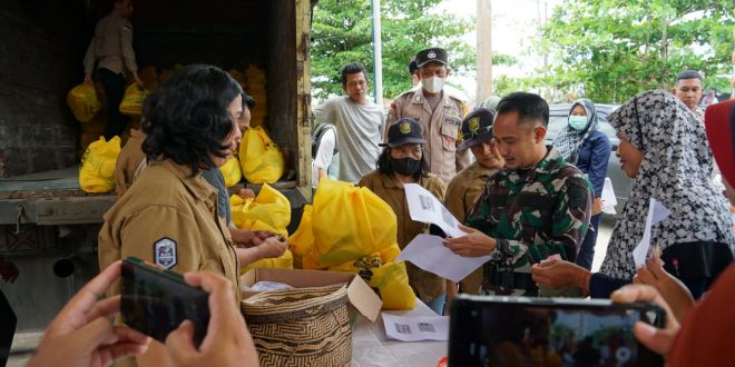 Wali Kota Palangka Raya Tinjau Operasi Pasar Murah di Kelurahan Tanjung Pinang