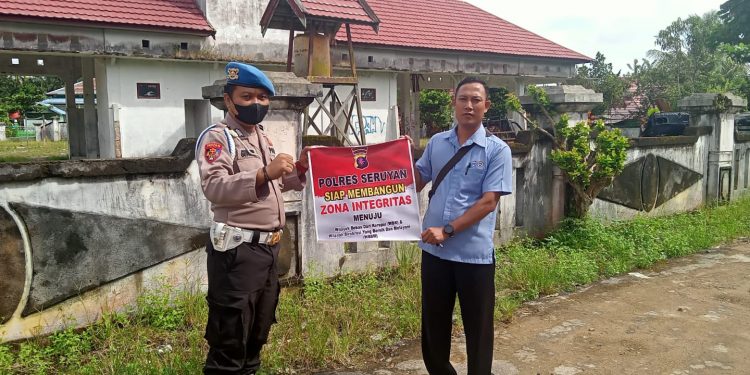 Polsek Seruyan Tengah Kunjungi Warga Untuk Sukseskan Zona Integritas