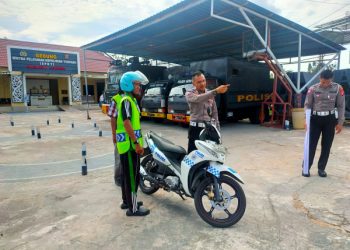 Personil Lantas Sosialisasikan Seruyan Belajar Ujian SIM