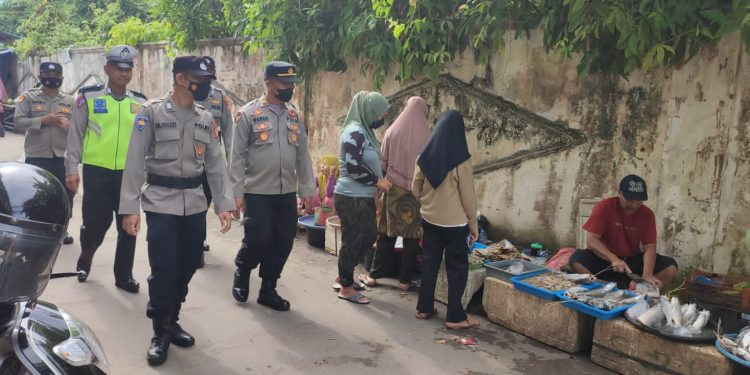 Tingkatkan Kesadaran Terhadap Prokes, Anggota Sat Binmas Giat Yustisi
