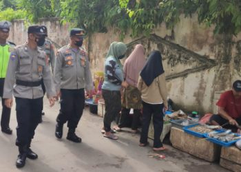 Tingkatkan Kesadaran Terhadap Prokes, Anggota Sat Binmas Giat Yustisi