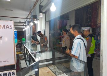 Anggota Satreskrim Melaksanakan Giat Yustisi di Pasar Saik Kuala Pembuang